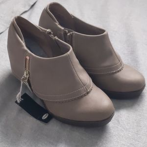 Dr Scholl's Leather Ankle wedge booties 8.5